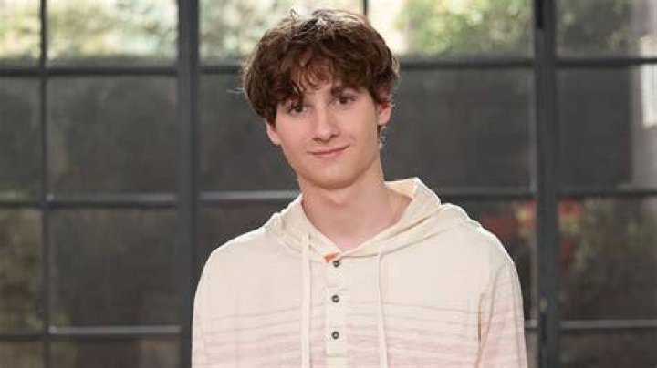 BlogPaper | Finn Carr - Bio, Age, Net Worth, Height, Single, Nationality, Body Measurement, Career