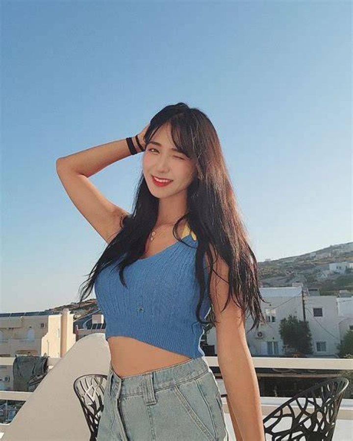 BlogPaper | Jinnytty - Age, Family, Bio