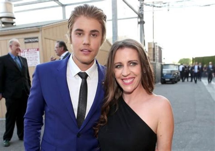 BlogPaper | Pattie Mallette - Bio, Age, Net Worth, Height, Married, Nationality, Career