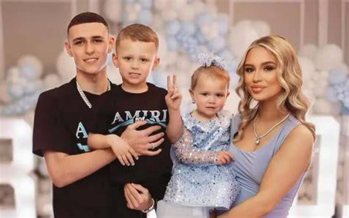BlogPaper | Ronnie Foden - Age, Family, Bio