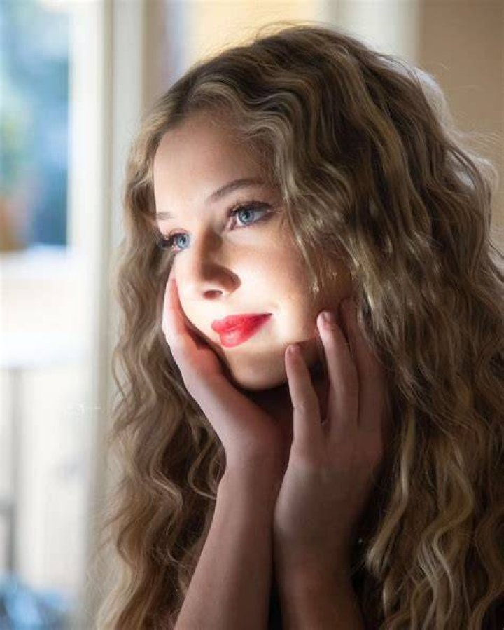 BlogPaper | Saylor Hansen - Age, Family, Bio