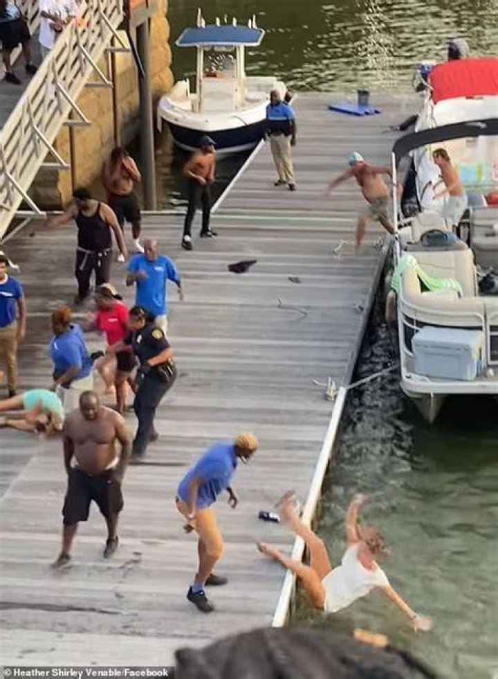 Boat Fight In Alabama Wild New Footage Emerges Of Brawls Between