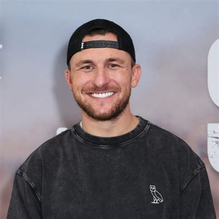 Bob Menery Biography, Age, Height, Relationship, Net Worth