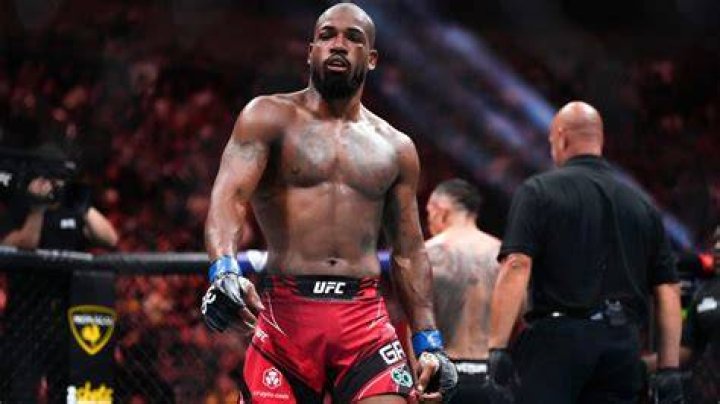 Bobby Green says he was 'robbed' of 20,000 after giving away another