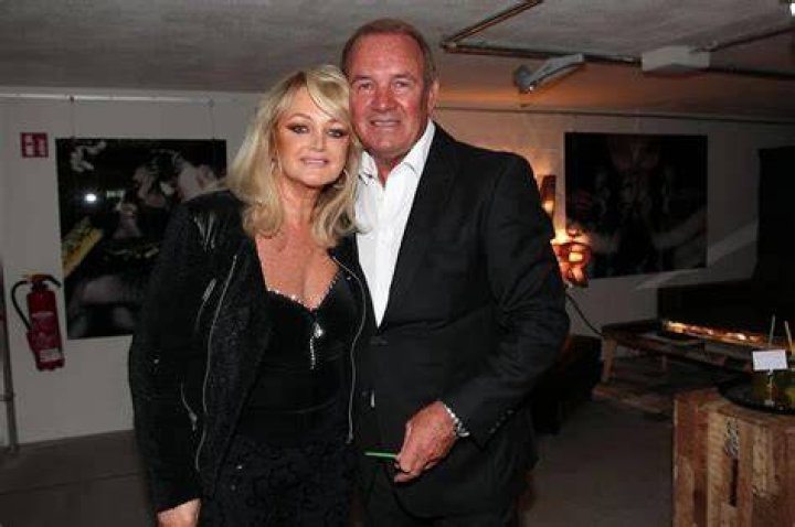 Bonnie Tyler and her great nieces