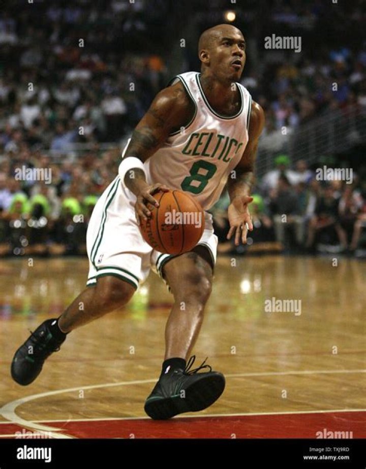 Boston Celtics Stephon Marbury looks to shoot against the Chicago Bulls