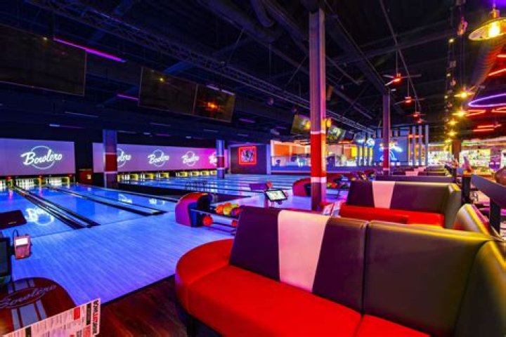 Bowling alleys reopen but with little clarity from state WFLA