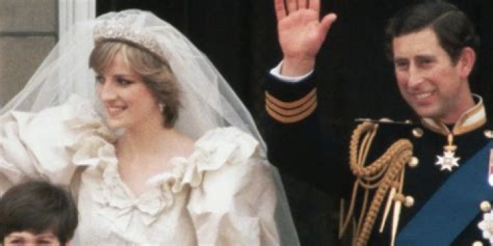 Breathtaking photos of Princess Diana&rsquo;s grave site at childhood home as