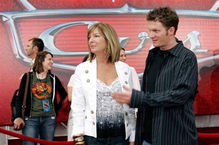 Brenda Jackson, mother of racer Dale Earnhardt, dies