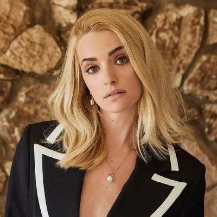 Brianne Howey Wiki, Age, Bio, Husband, Height, Net Worth