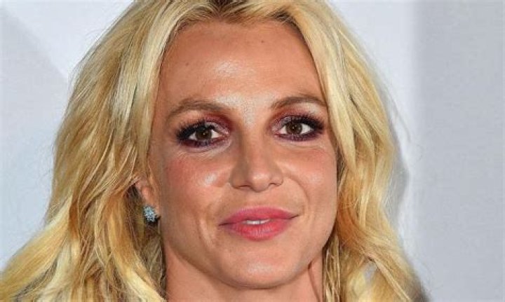 Britney Spears Checks Into Mental Health Facility YouTube