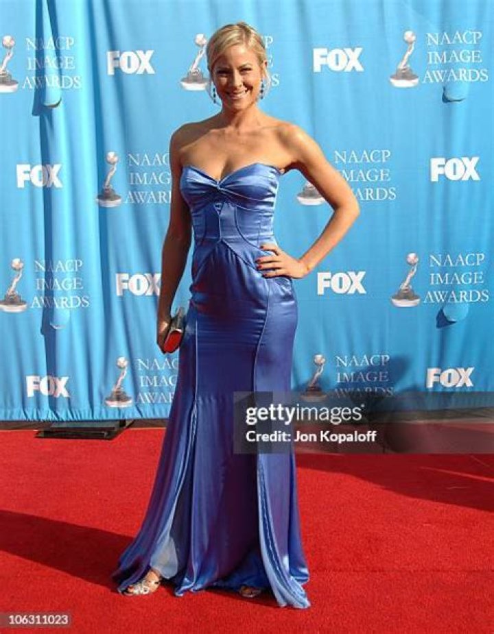 Brittany Daniel High quality image size 1706x2962 of Brittany Daniel