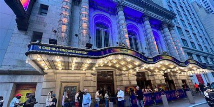 Broadway theatres set to honour James Gandolfini by dimming their