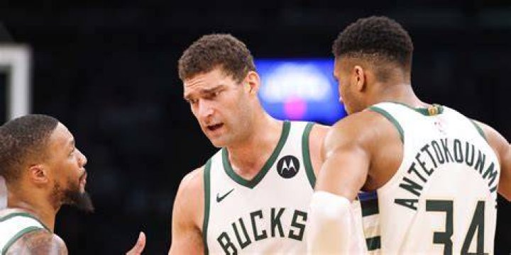 Brook Lopez Rumored To Be Dating A Kardashian