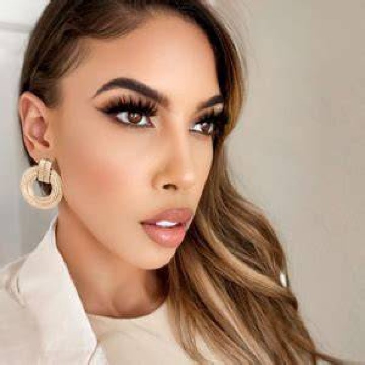 Brooke Ashley Hall Biography Facts, Age, Husband, Kids, Net Worth