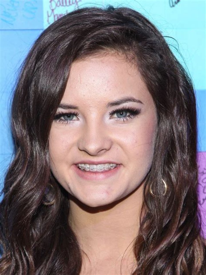 Brooke Hyland Height Weight Statistics and Body Measurements