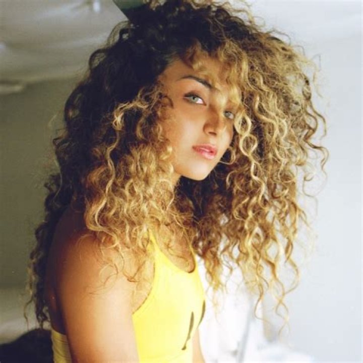 Brooke Maroon Height Age Weight Measurement Wiki & Bio