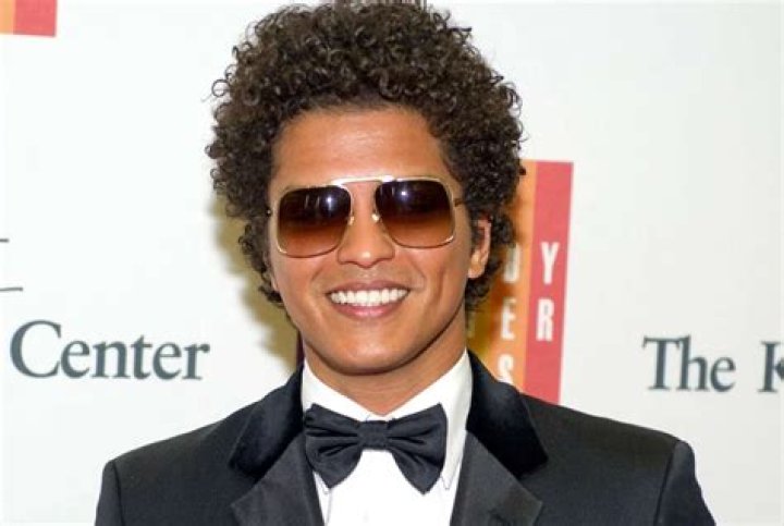 Bruno Mars Bio, Net Worth, Height, Facts Dead or Alive?