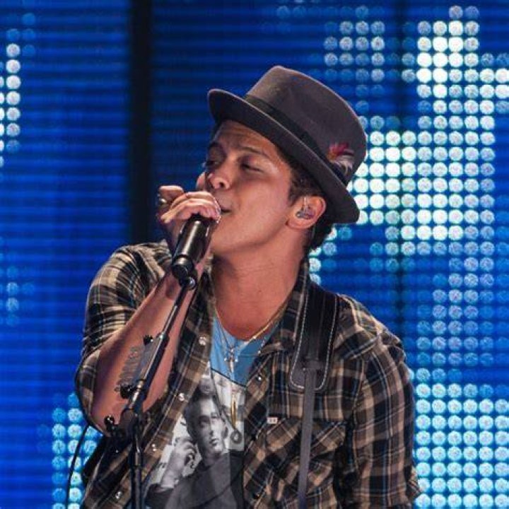 Bruno Mars Had to Live In a Zoo After Parents&rsquo; Divorce He Slept in 1