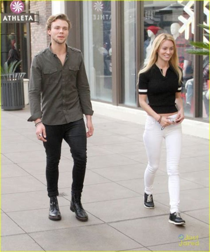 Bryana Holly & Ashton Irwin Break Up &mdash; 5SOS Drummer Reveals Sad Split