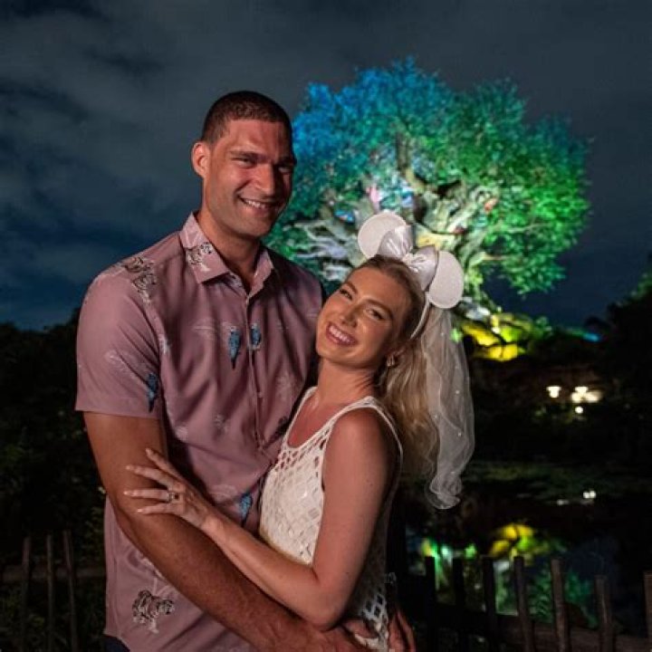 Bucks star Brook Lopez proposes to girlfriend at Disney's Animal Kingdom
