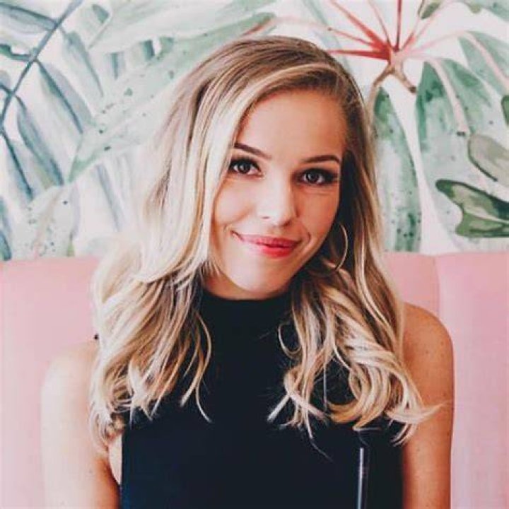cameraneubankswatchwhathappenslive Blushing in Hollywood