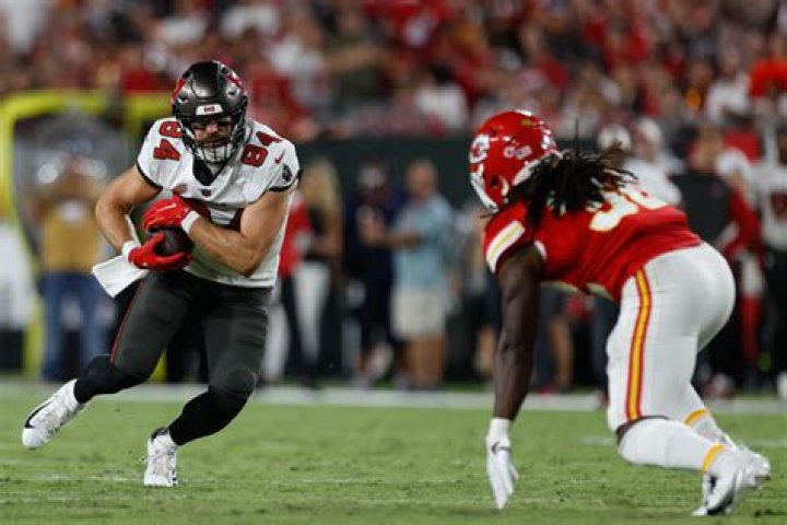Cameron Brate Was Allowed To Play Despite Concussion
