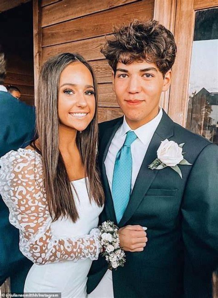 Cameron Robbins father parents and sister