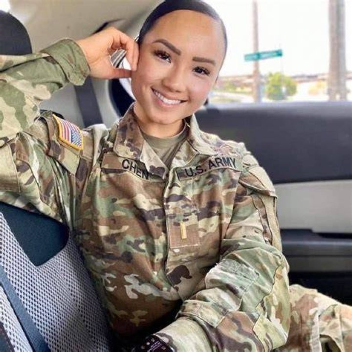 Can females have an undercut in the Army?