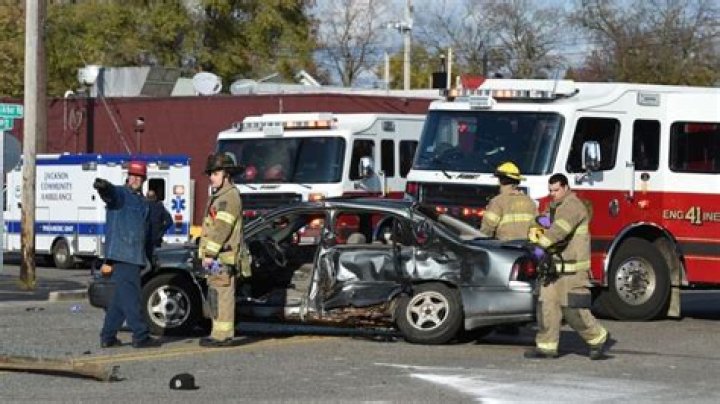 Car crash in Jackson leaves 1 dead, Sheriff says WLNS 6 News