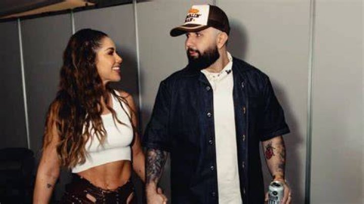 Carin León estaría estrenando novia, la influencer Meylin Zúñiga