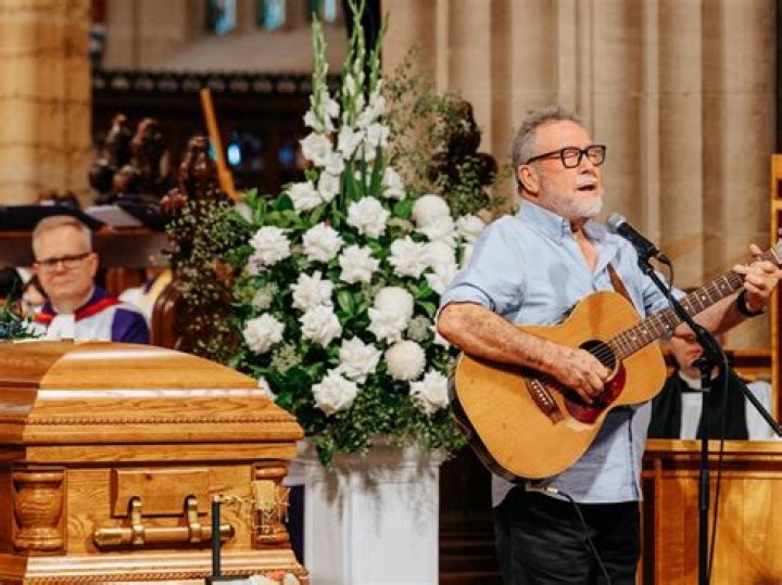 Carin León Sings His Heart Out In Tragic 'Cobarde' Music Video
