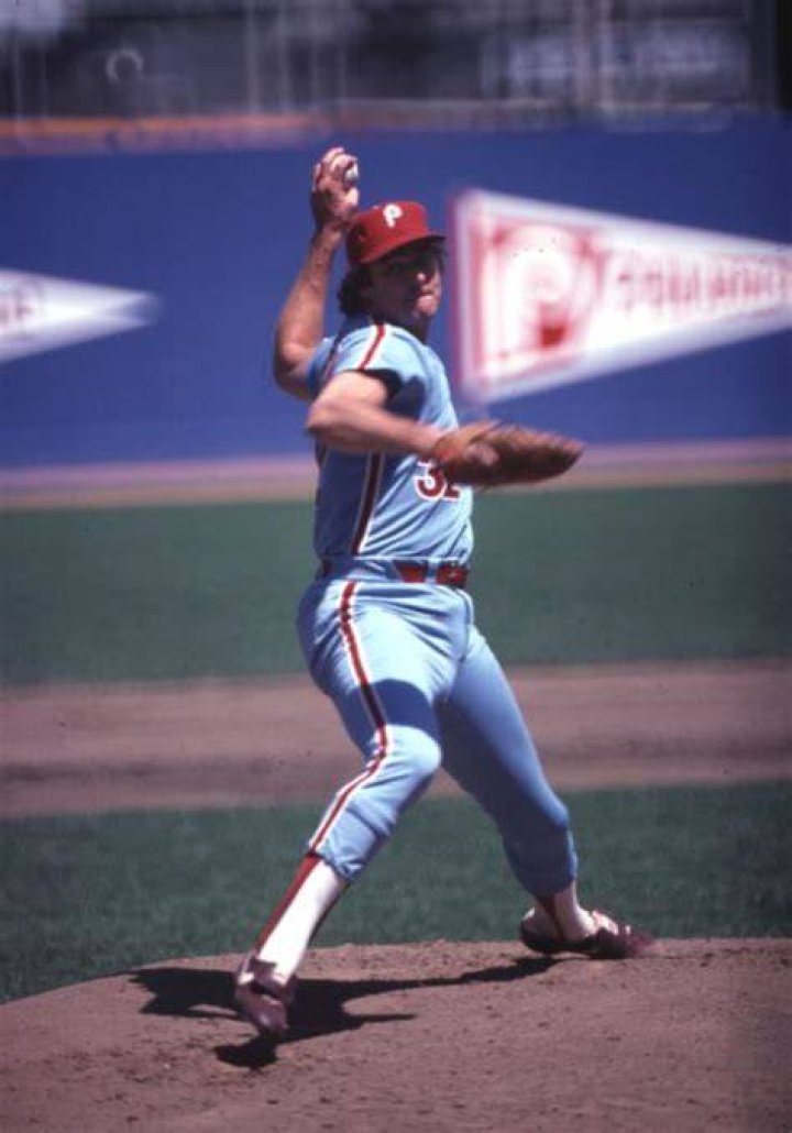 Carlton records 300th win during historic season Baseball Hall of Fame