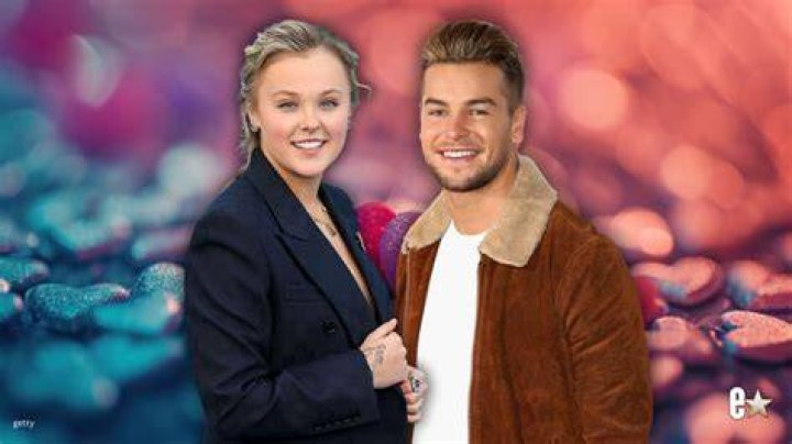 Carly Hughes 2018 dating, net worth, tattoos, smoking & body