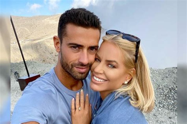 Caroline Stanbury Has Been Married Twice Meet Her Husbands