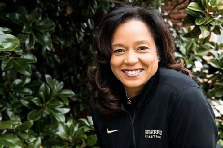 Carolyn Peck Bio Age and Net Worth 2023 Spouse