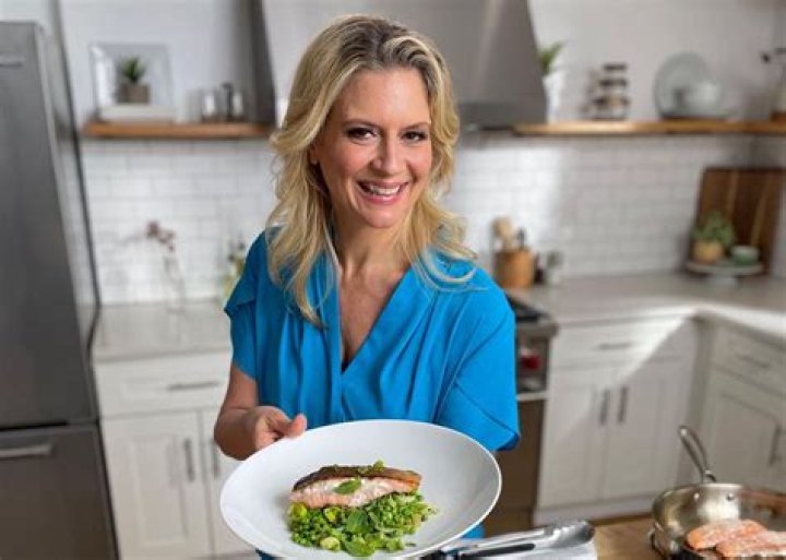 Celebrity chef Amanda Freitag&rsquo;s Dallas restaurant Rise & Thyme opens