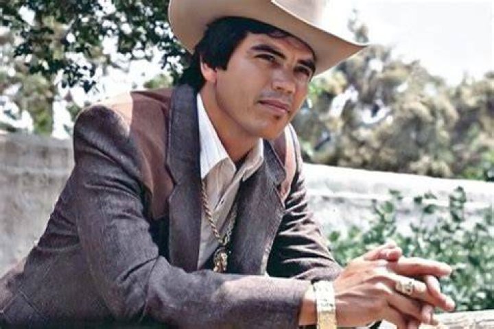 Chalino S&aacute;nchez cumplir&iacute;a hoy 62 a&ntilde;os y lo recordamos con sus grandes