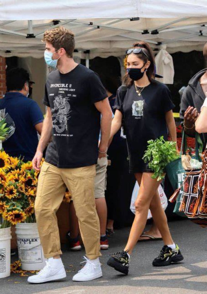 Chantel Jeffries with boyfriend Drew Taggert at the Farmers Market 1