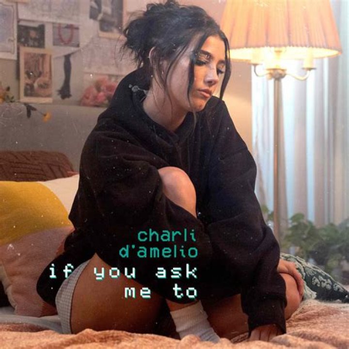 Charli Amelio อายุเท่าไหร่? Celebrity.fm 1 ดาวอย่างเป็นทางการ