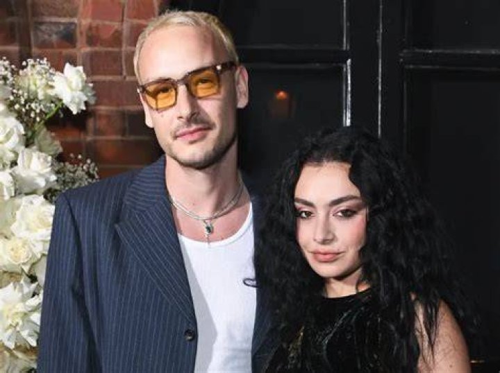 Charli XCX Biography Age, Boyfriend, Ethnicity, Net Worth, Family