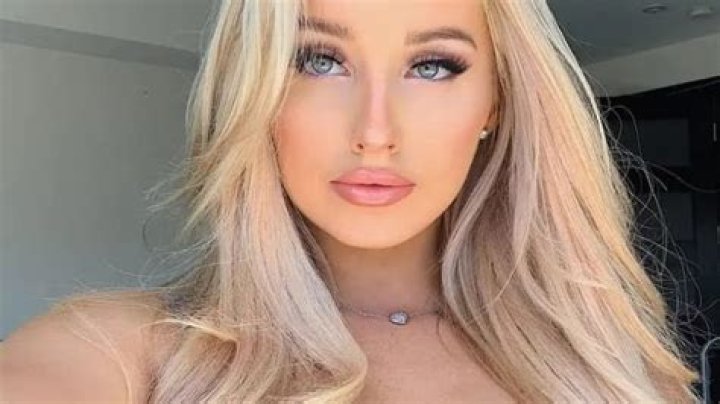 Charlotte Parkes Bio, Age, Height Fitness Models Biography