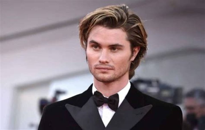 Chase Stokes Age, Net Worth, Girlfriend, Family, Height and Biography