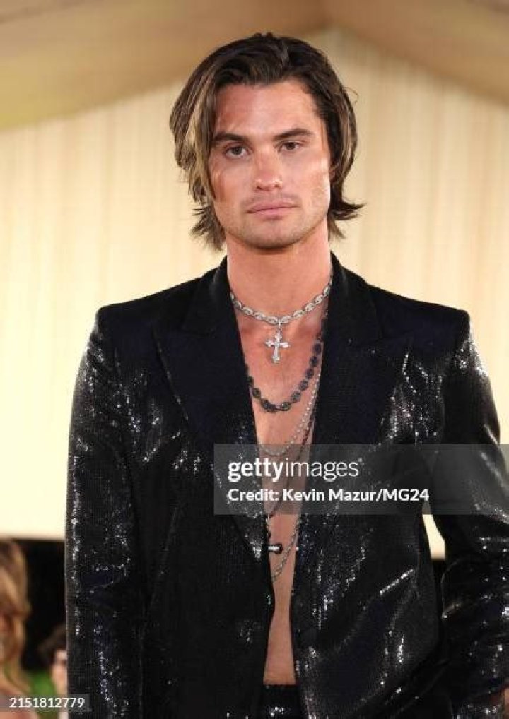 Chase Stokes Net Worth 2024 Salary Films Earnings Age Wife