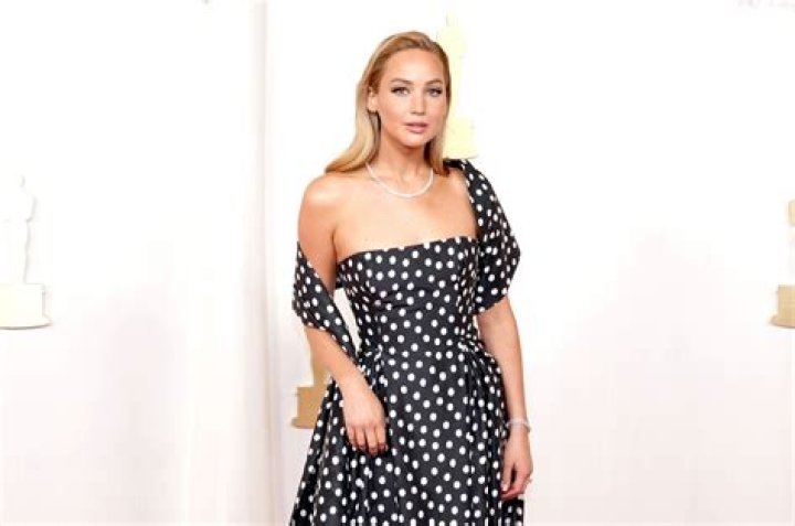 Chatter Busy Jennifer Lawrence "In Hollywood I'm Obese"