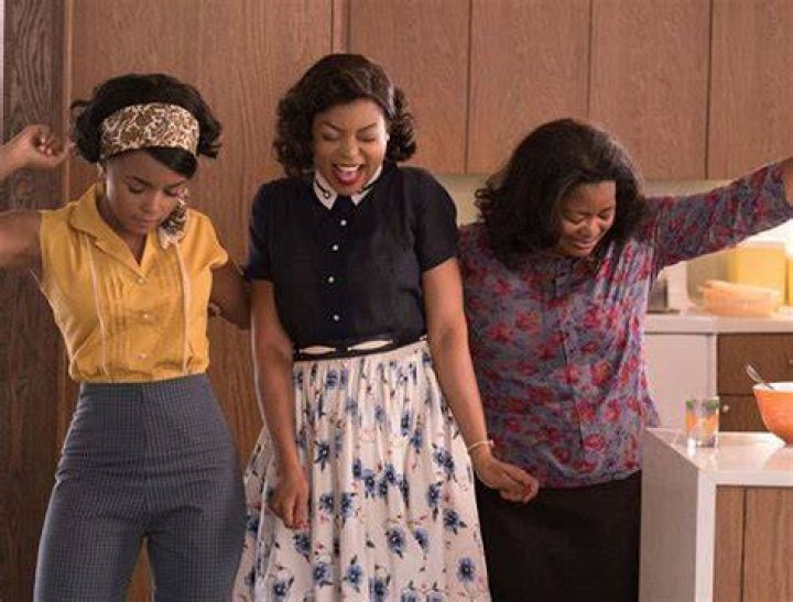 Check Out Taraji P Henson Proudly Showing off Her Thin Waist & Side