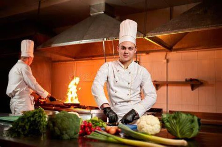 Chefs que cocinan buenas comidas y grandes fortunas Cocina y Vino