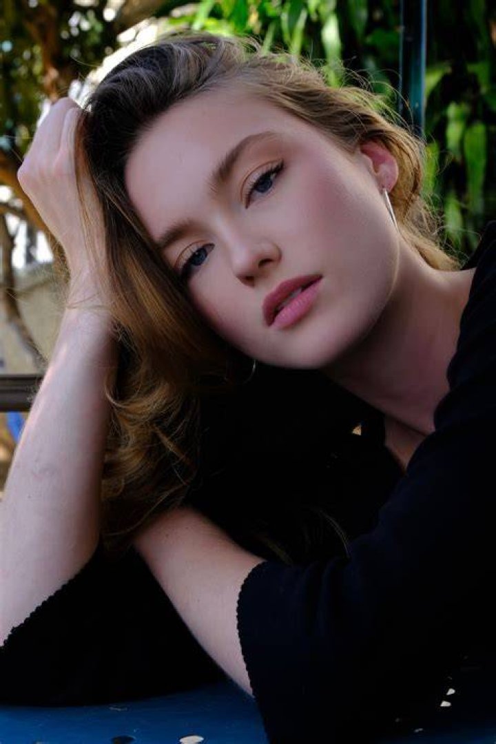 Chloe Rose Robertson at Comic con Chloe Rose Robertson at Comic con