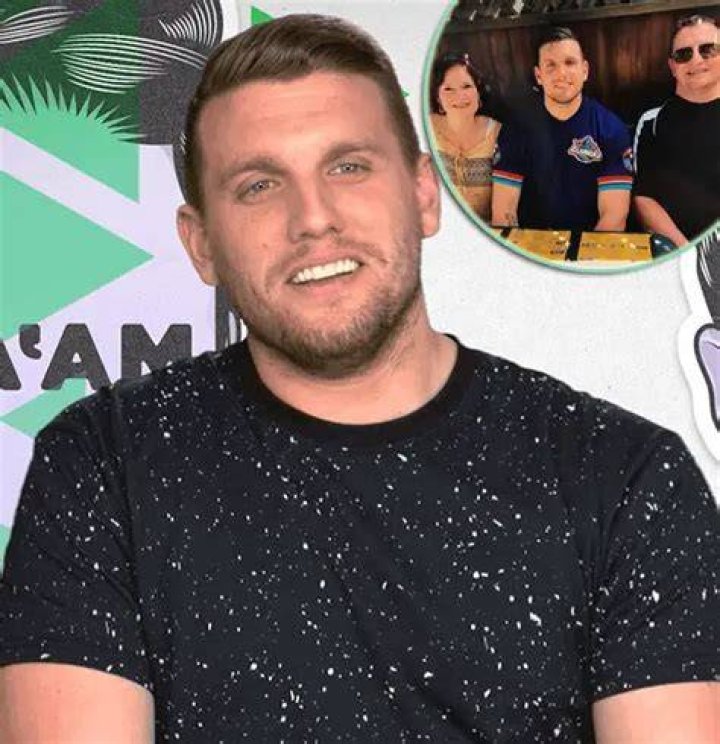 Chris Distefano Moved Off From Girlfriend! It’s Family Now