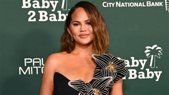 Chrissy Teigen explains how social media momshames her and John Legend
